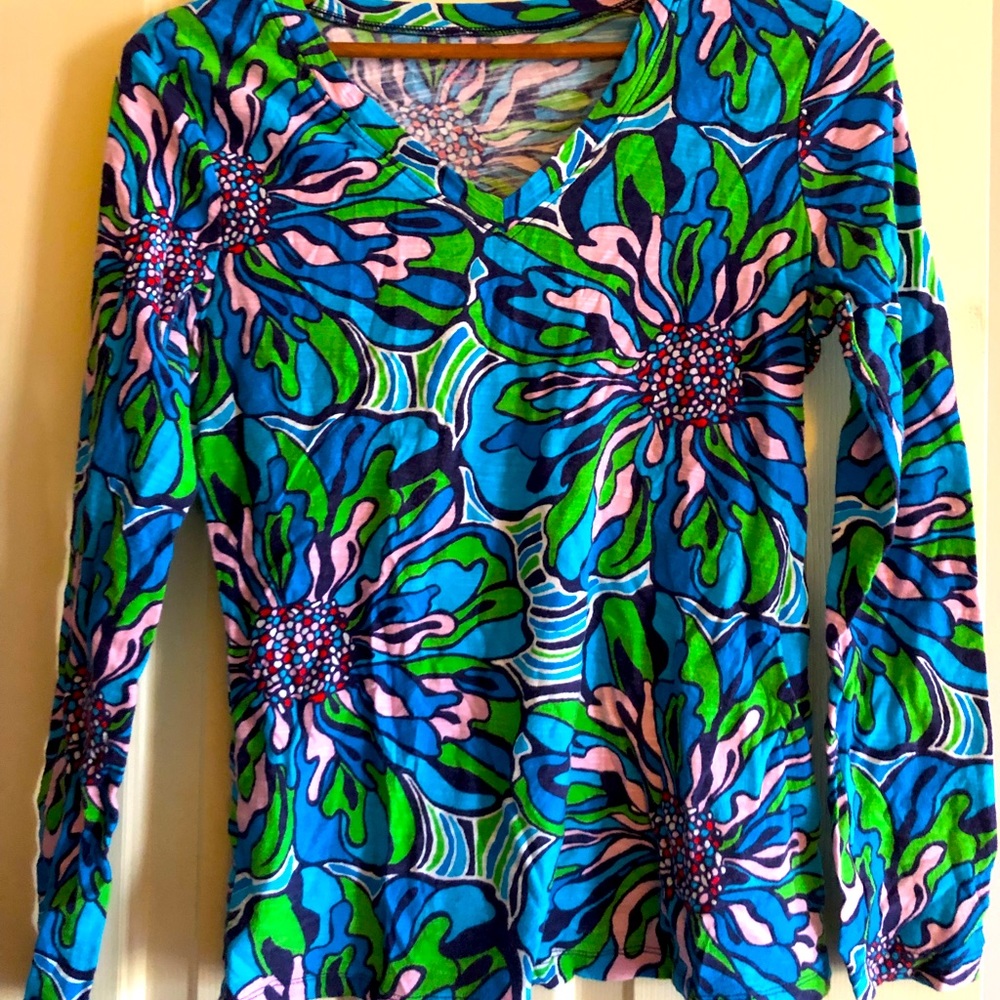 Lilly Pulitzer V neck tee